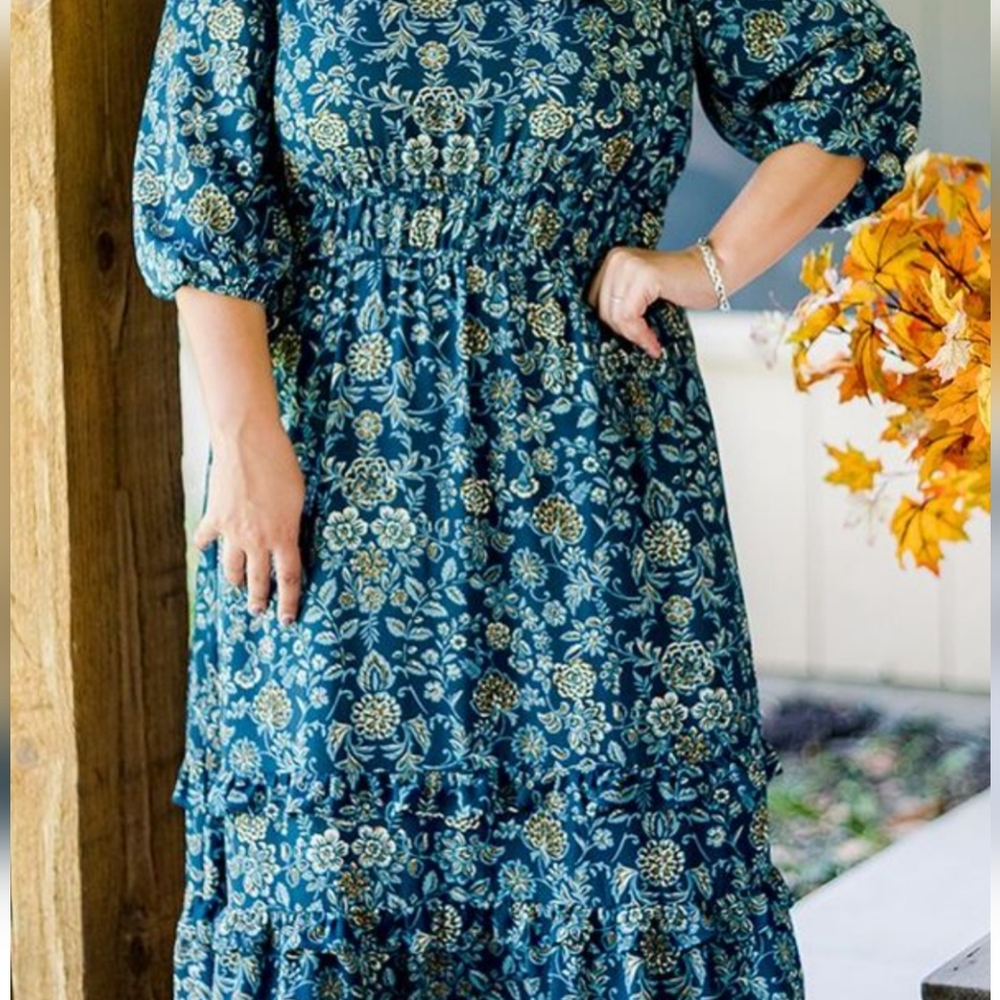 Women's plus size midi dress
